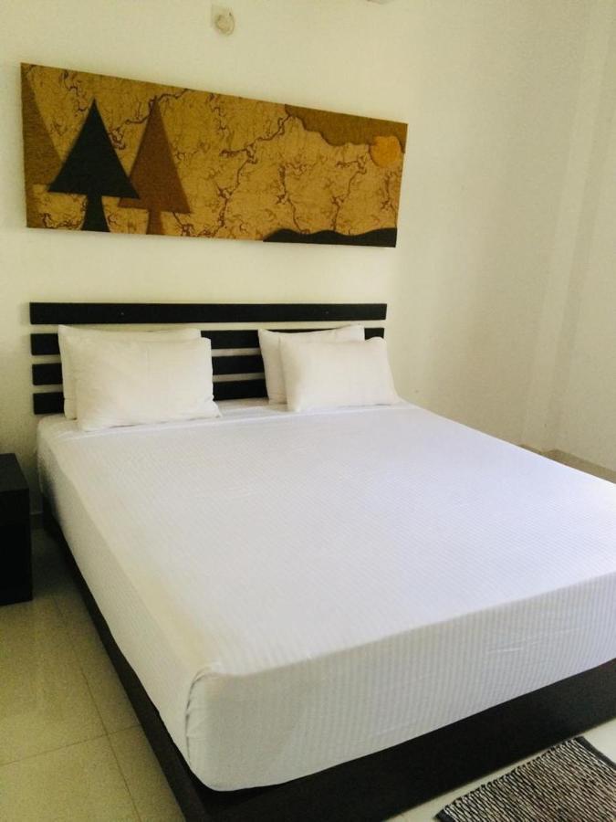ซันไรส์ พาเลซ เนกอมโบ Bed & Breakfast ภายนอก รูปภาพ