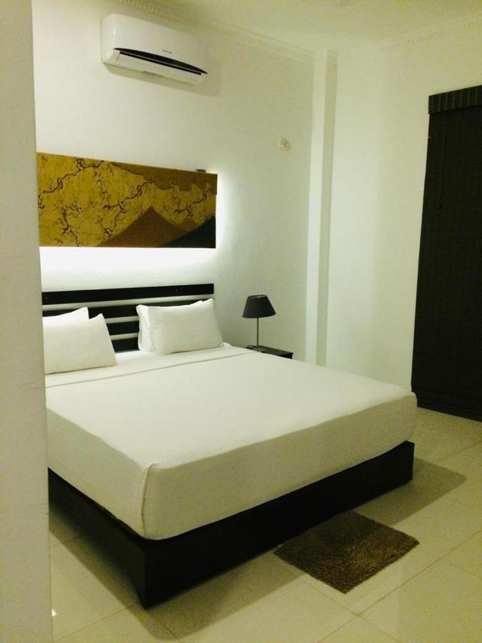 ซันไรส์ พาเลซ เนกอมโบ Bed & Breakfast ภายนอก รูปภาพ