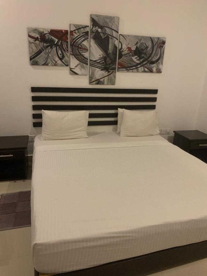 ซันไรส์ พาเลซ เนกอมโบ Bed & Breakfast ภายนอก รูปภาพ