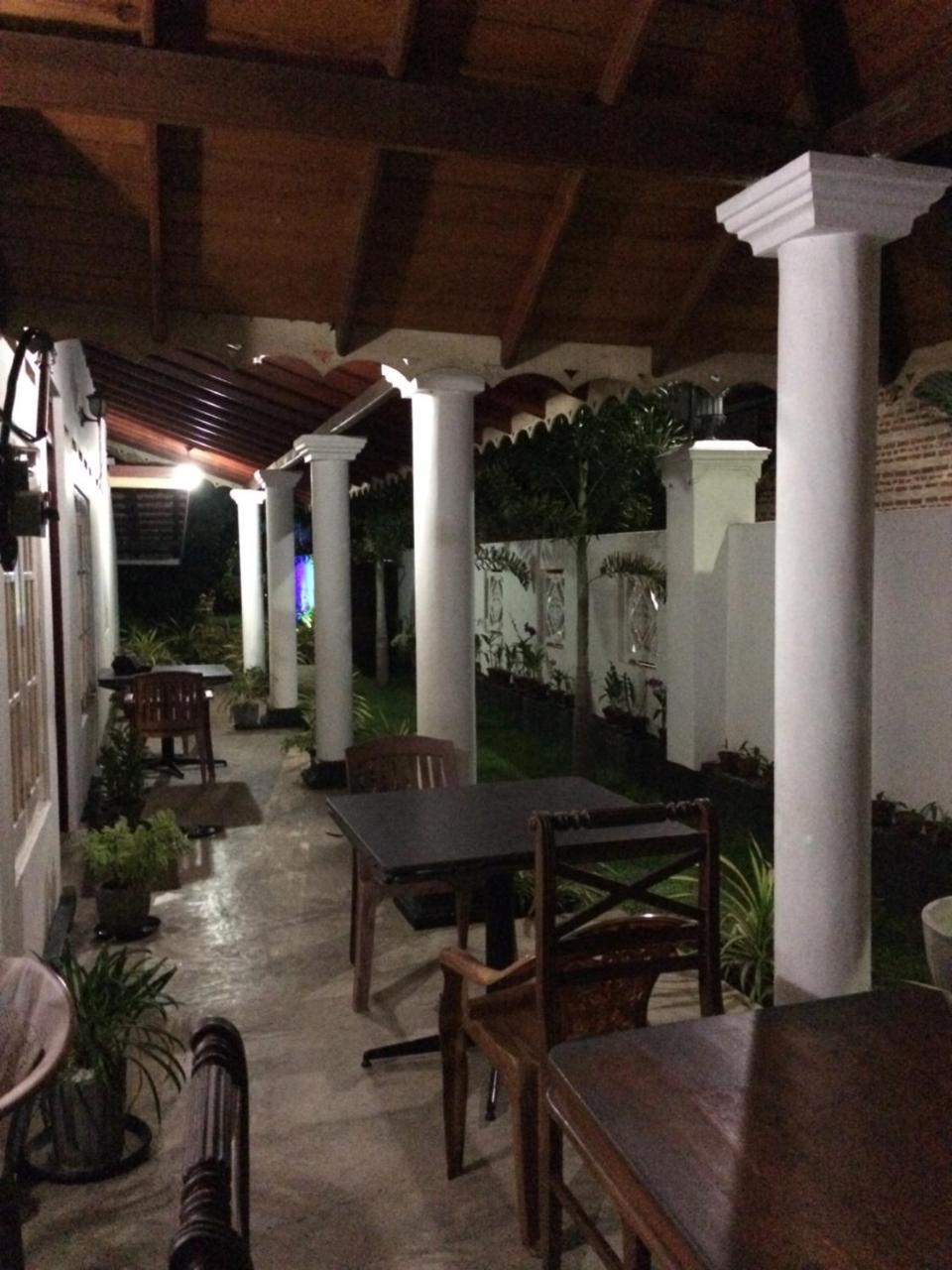 ซันไรส์ พาเลซ เนกอมโบ Bed & Breakfast ภายนอก รูปภาพ