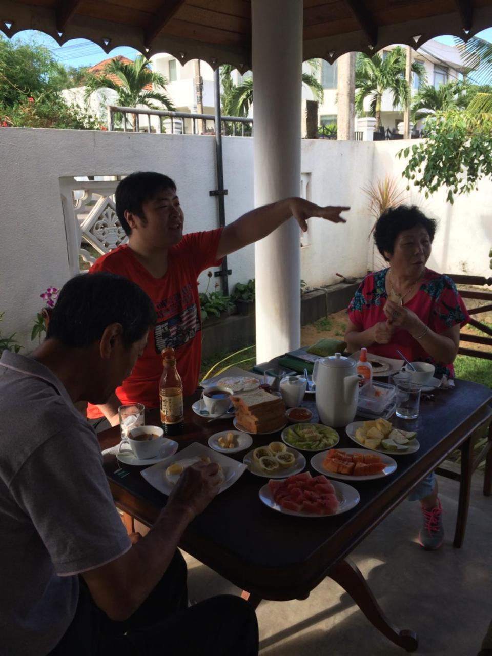 ซันไรส์ พาเลซ เนกอมโบ Bed & Breakfast ภายนอก รูปภาพ