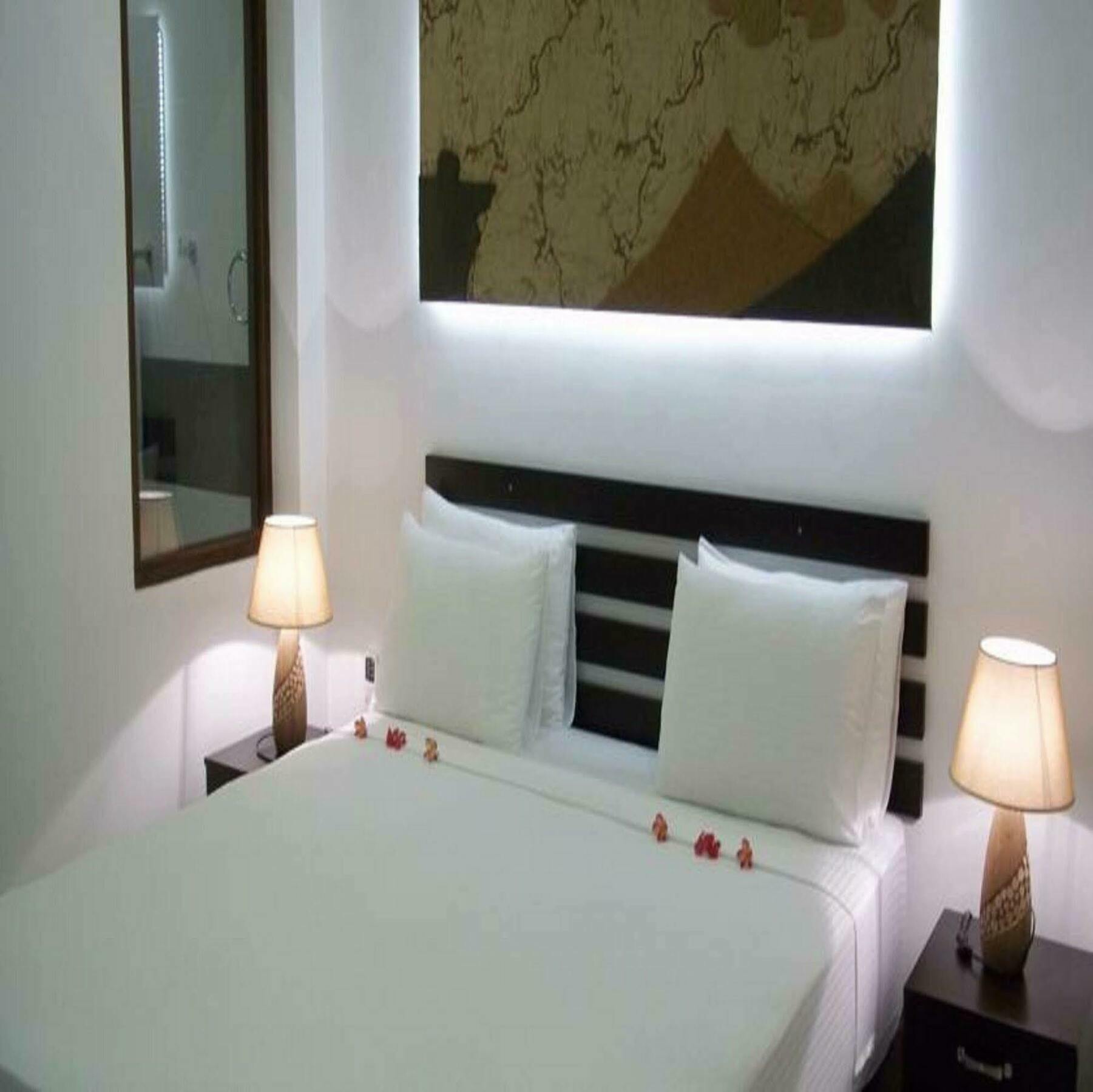 ซันไรส์ พาเลซ เนกอมโบ Bed & Breakfast ภายนอก รูปภาพ