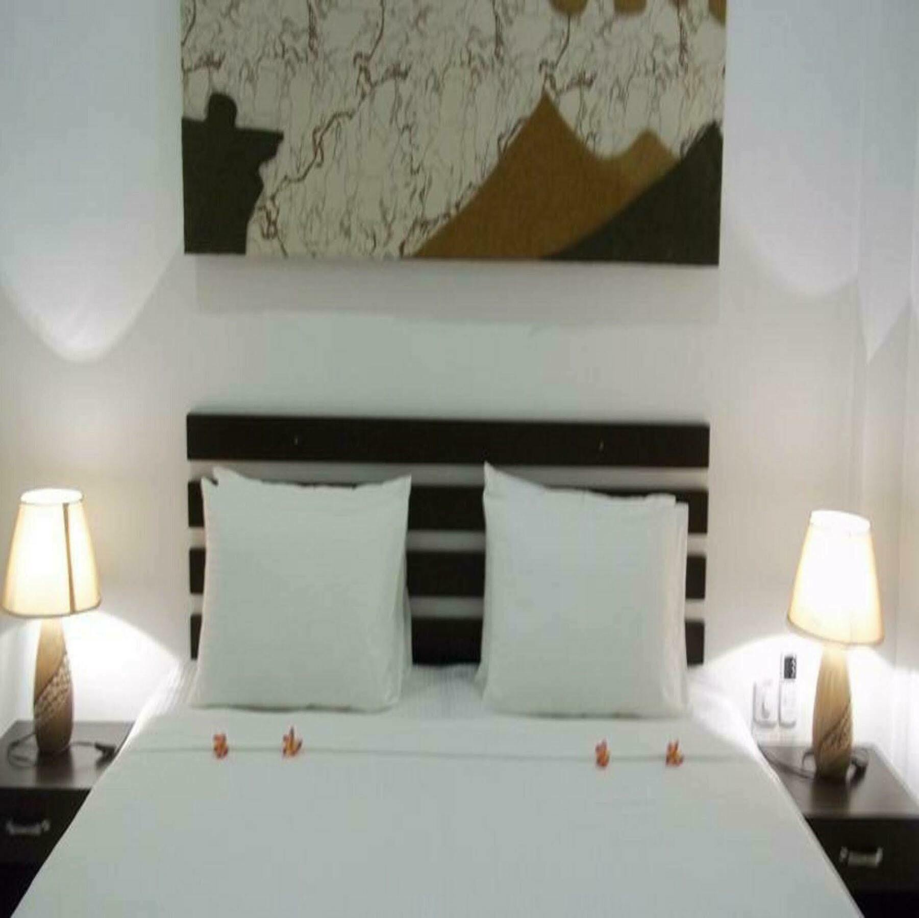 ซันไรส์ พาเลซ เนกอมโบ Bed & Breakfast ภายนอก รูปภาพ