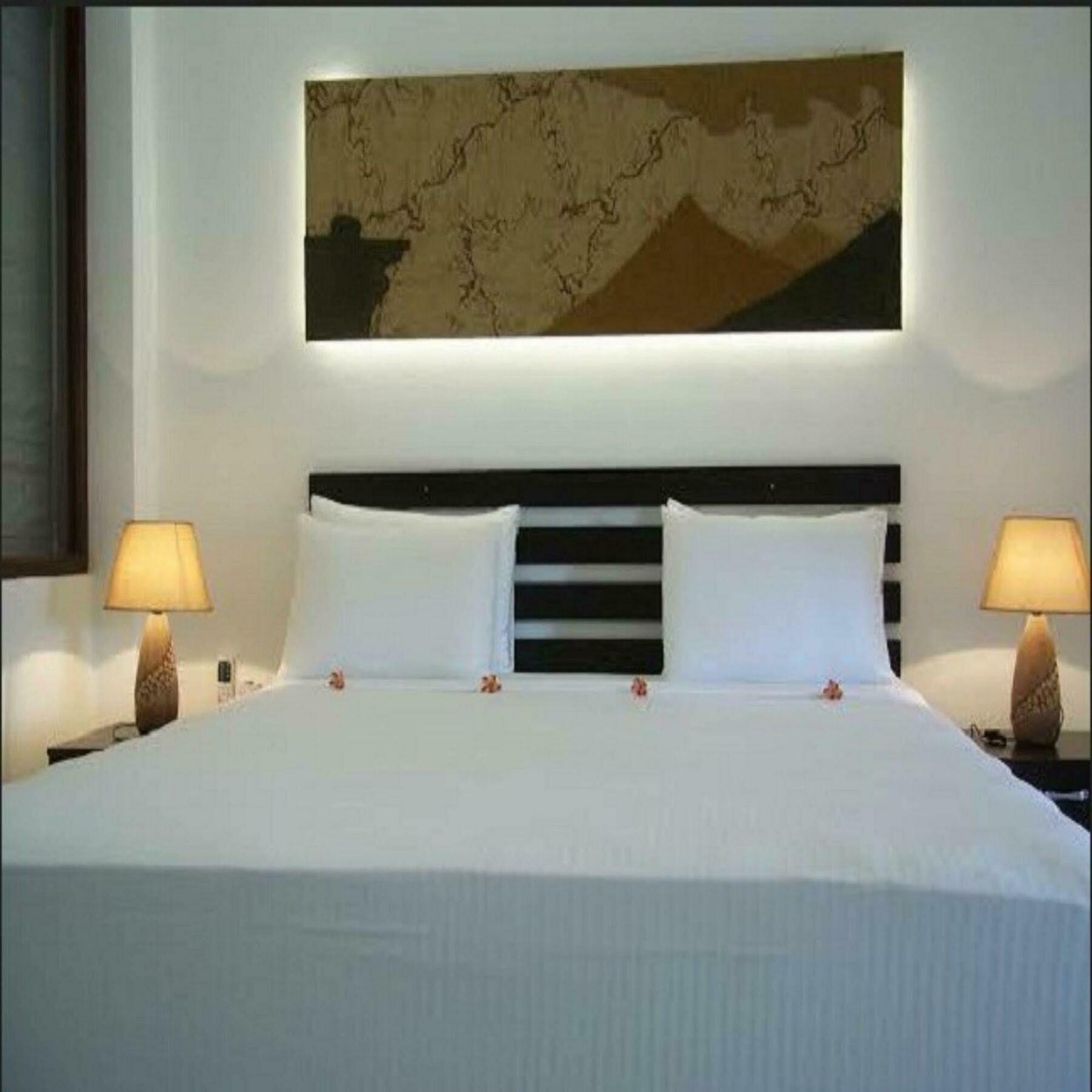 ซันไรส์ พาเลซ เนกอมโบ Bed & Breakfast ภายนอก รูปภาพ