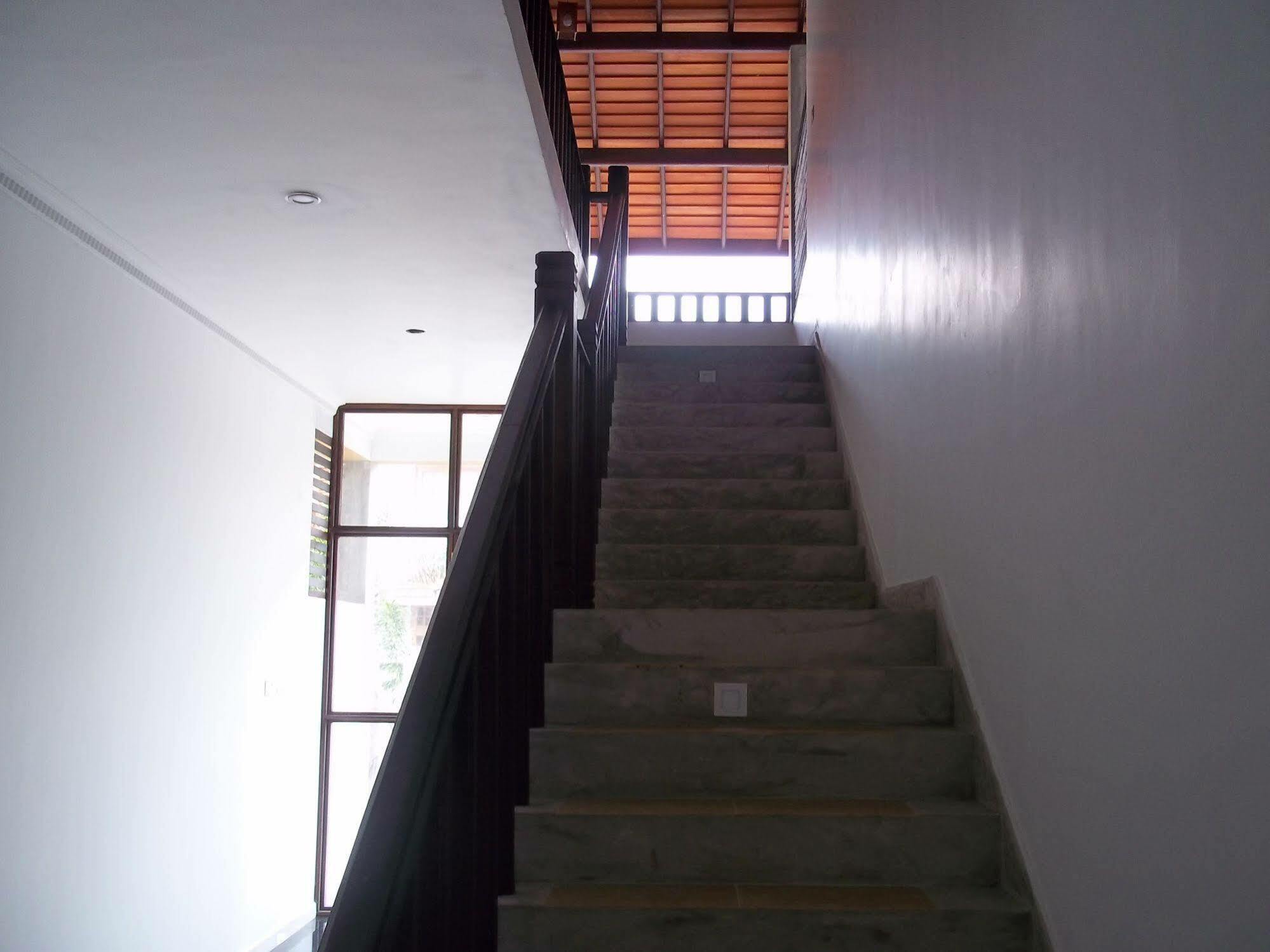 ซันไรส์ พาเลซ เนกอมโบ Bed & Breakfast ภายนอก รูปภาพ
